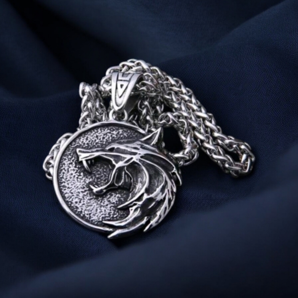 💖The Witcher Wolf Medallion Pendant Necklace